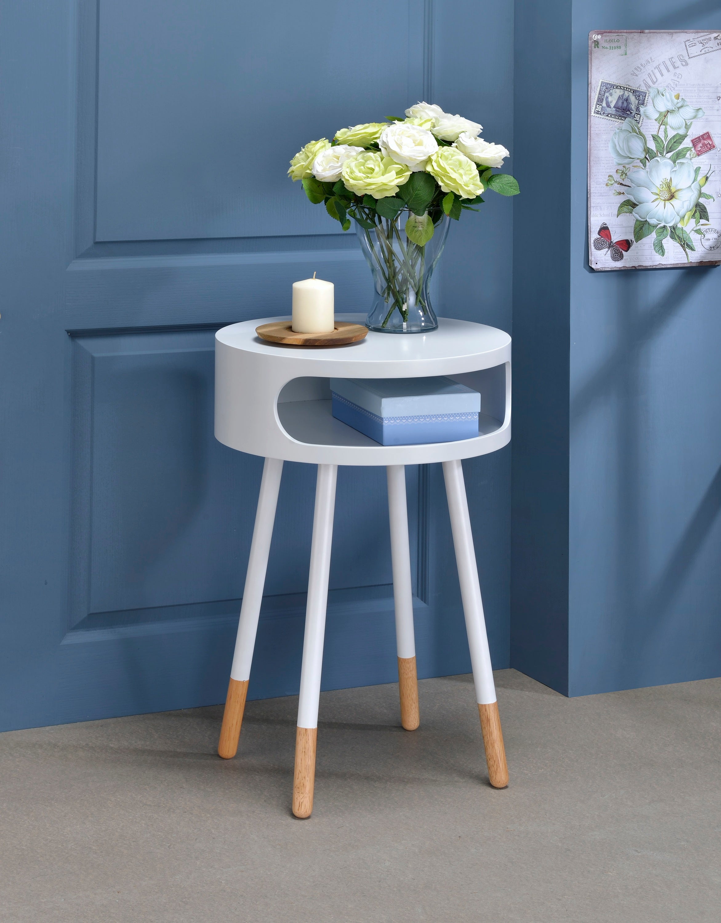 Sonria Natural White Round Accent Table