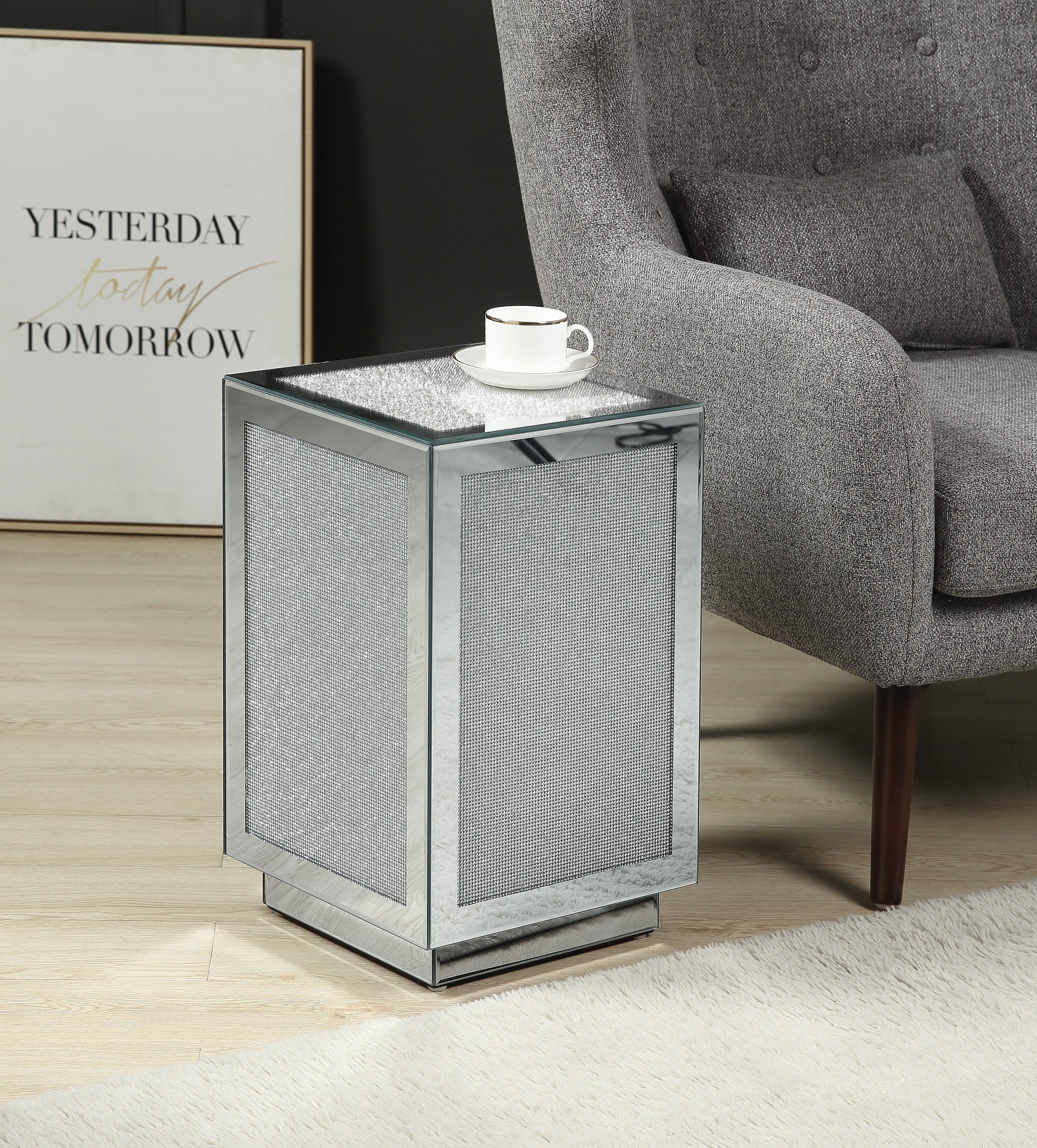 Noralie Mirrored & Faux Dimaonds Accent Table